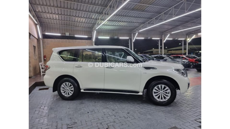 Used Nissan Patrol SE Manual transmission V8 2014 for sale in Dubai
