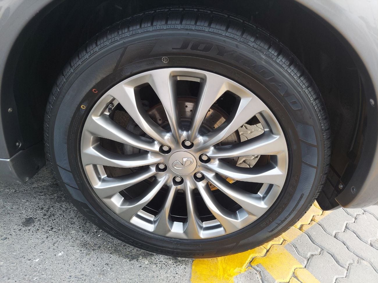 إنفينيتي QX80 LUXURY