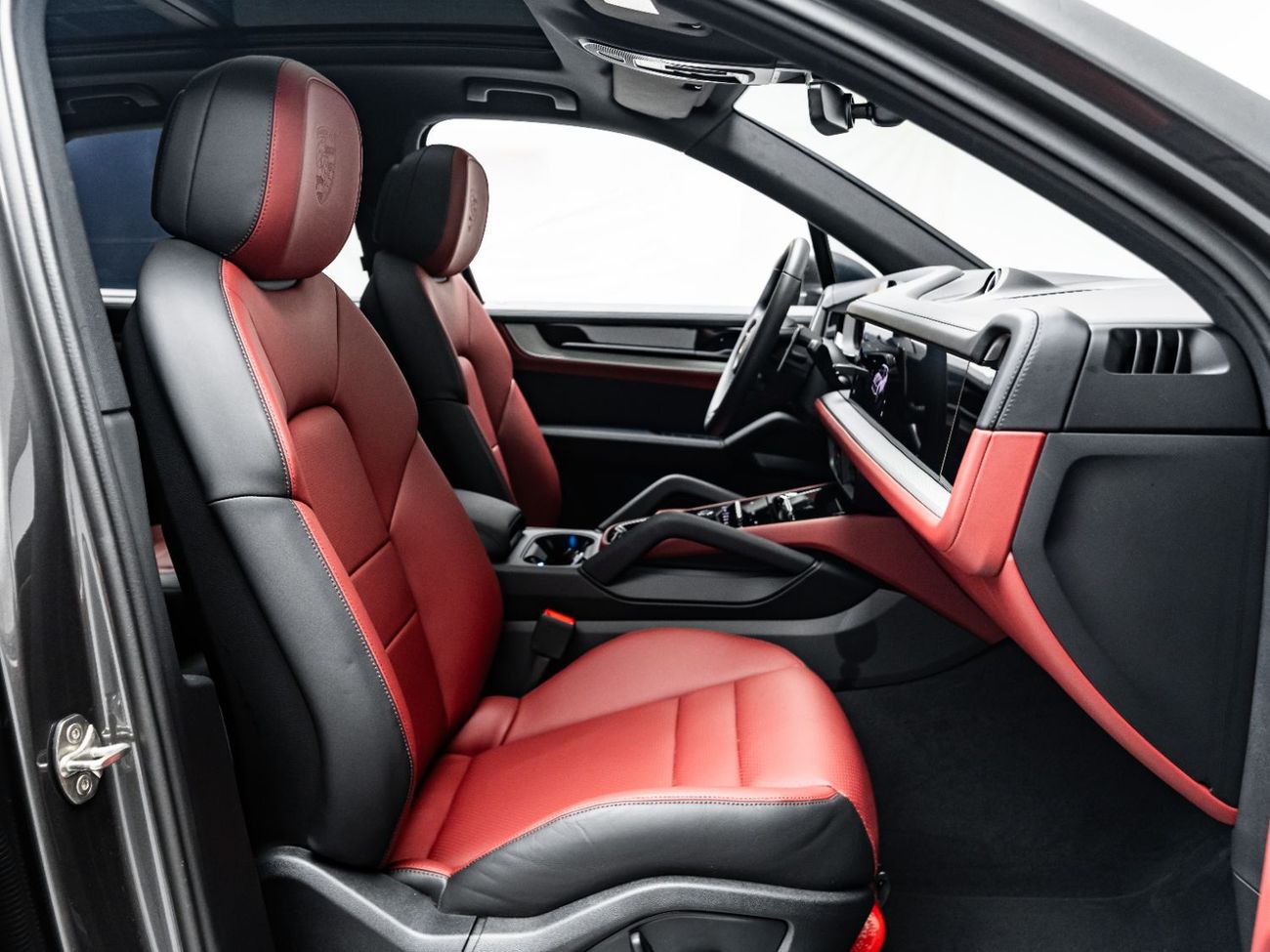 Porsche Cayenne Base 2025 Porsche Cayenne SUV, September 2027 Porsche Warranty, Low Kms, GCC