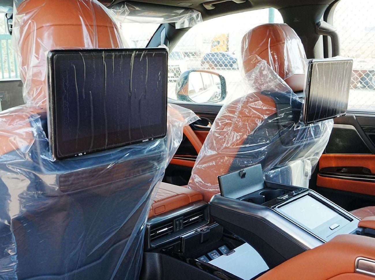 لكزس LX 600 VIP لكزس LX600 VIP موديل 2026، جنوط مقاس 22 بوصة