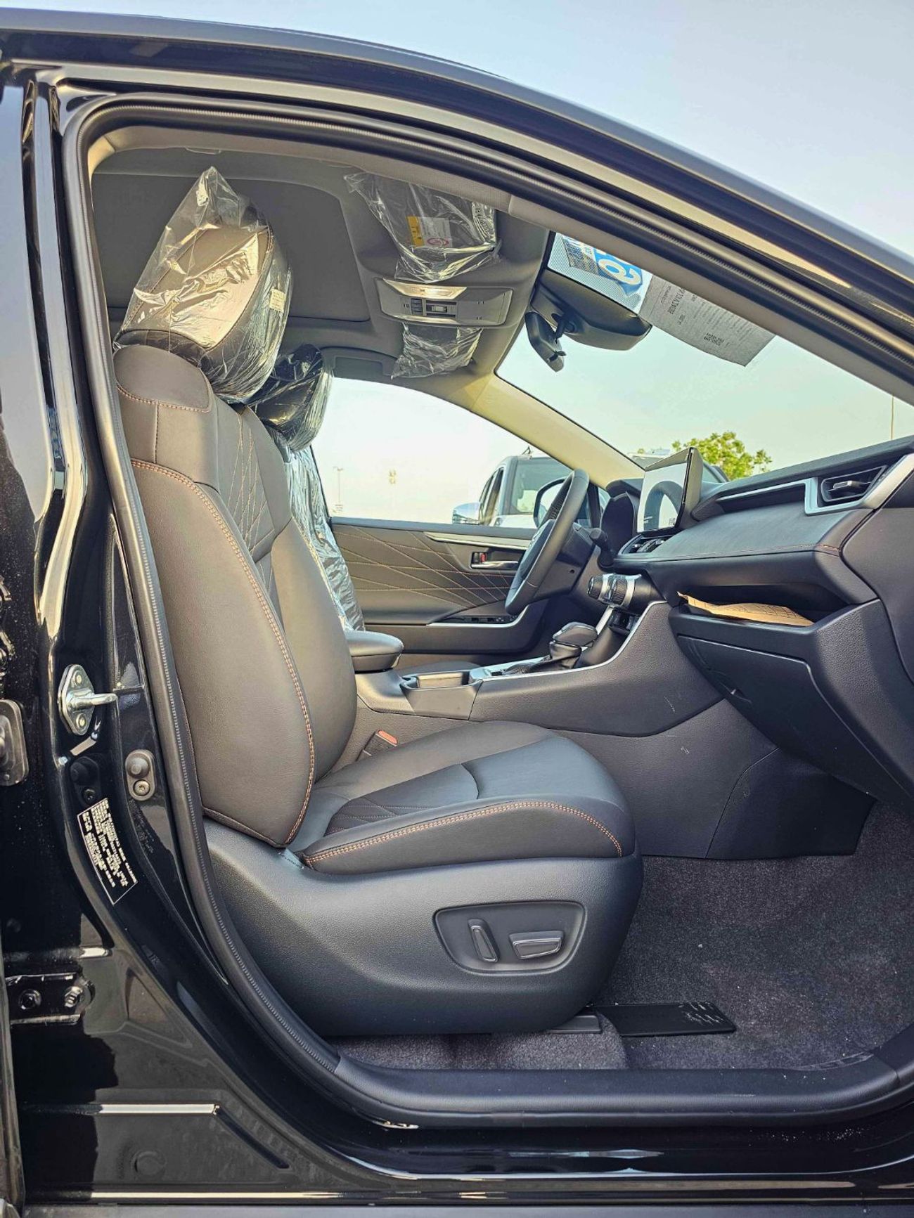 تويوتا راف ٤ STYLE PLUS / 2.0L PETROL / 360* CAMERAS WITH PANORAMIC ROOF / FULL OPTION (CODE # STYLE PLUS)