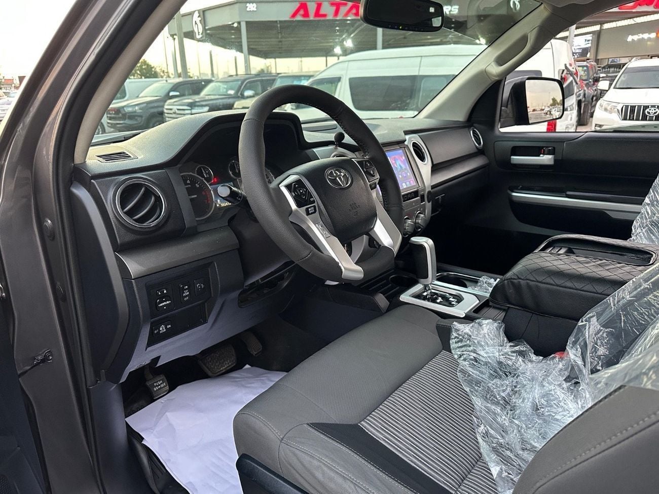 Toyota Tundra STD (NON GCC) Std 5.7L