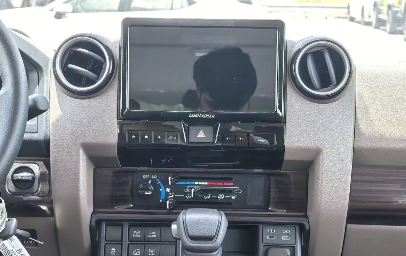 تويوتا لاند كروزر 70 2025 TOYOTA LAND CRUISER 76 2.8L DIESEL 5 DOOR FULL OPTION