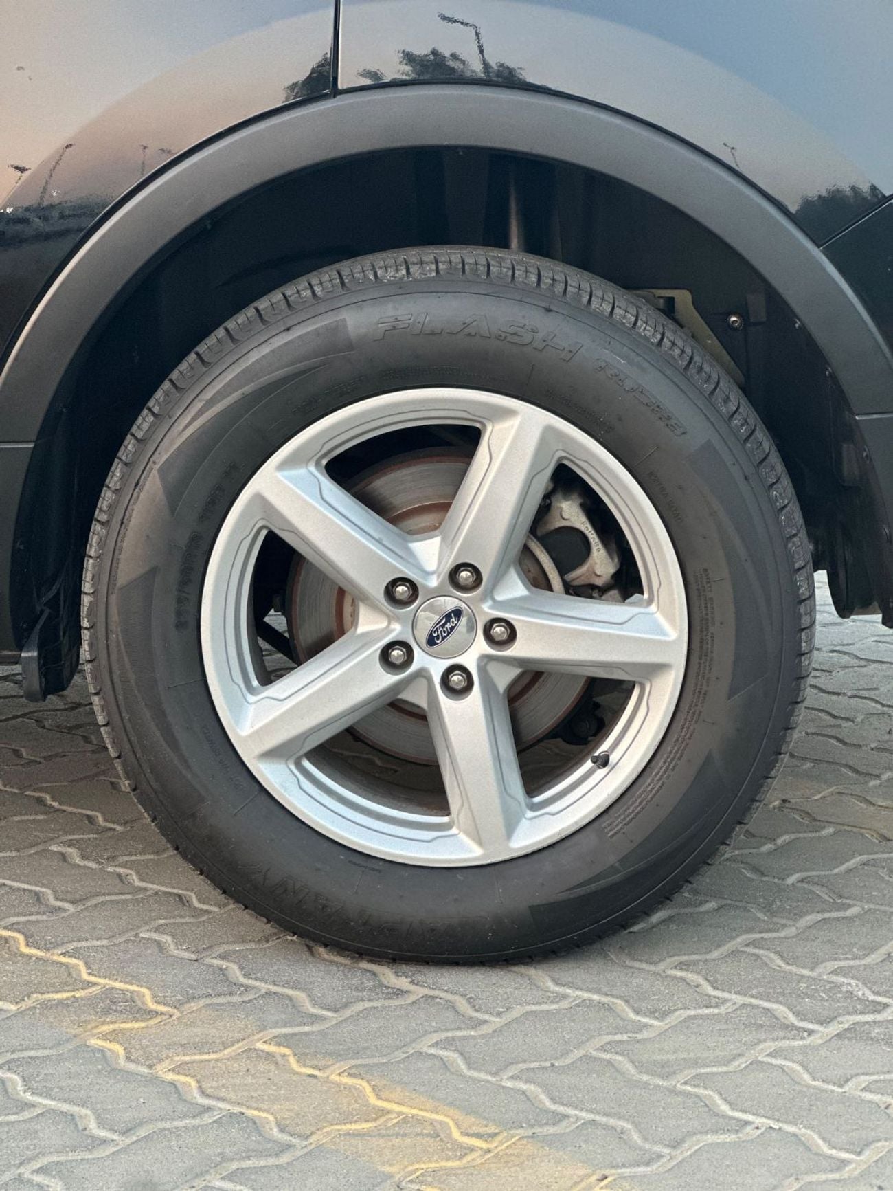 Ford Explorer BASE