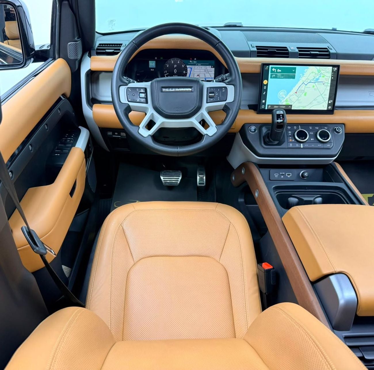 Land Rover Defender 2024 Land Rover Defender 110 HSE P400, 2029 LR Warranty + Service Pack, Full LR Service History, GCC