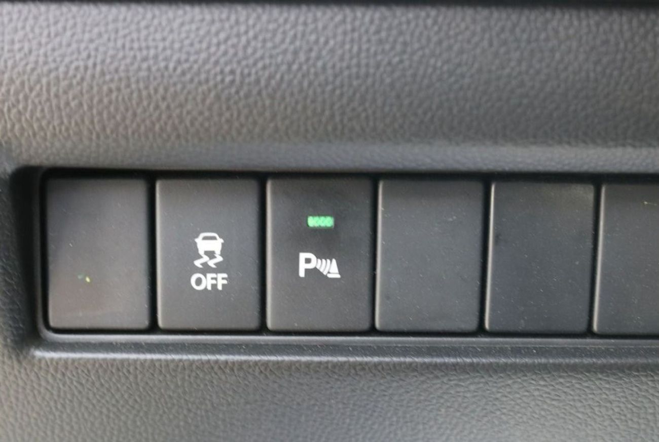 سوزوكي سويفت GLX | PUSH START | BLUETOOTH/RADIO | AUTO AC | PARKING SENSORS | KEYLESS GO | 2024