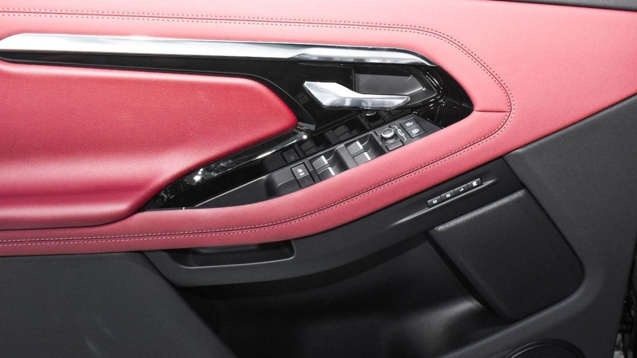 لاند روفر رانج روفر إيفوك SE P250 R DYNAMIC 2023 WITH WARRANTY AND SERVICE CONTRACT