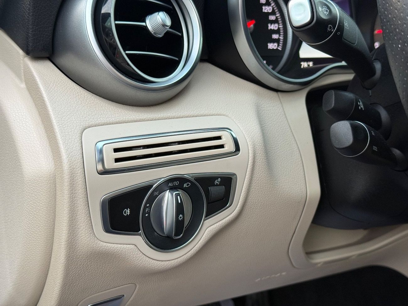 Mercedes-Benz C 300 Luxury 2.0L 2018 MERCEDES BENZ C300 FULL OPTIONS IMPORTED FROM USA