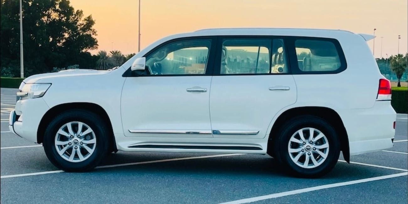 تويوتا لاند كروزر Toyota Land Cruiser 2017 LHD v8 full options