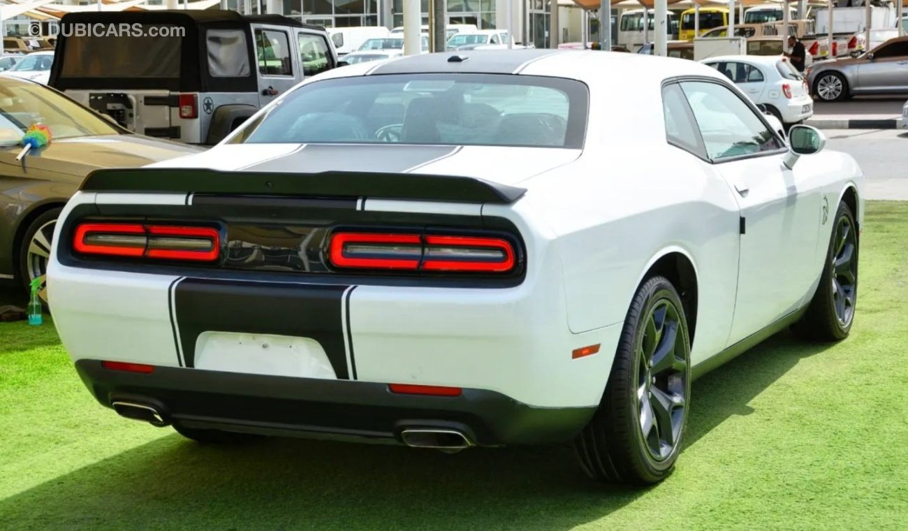 دودج تشالينجر Challenger SXT V6 3.6L 2020/ Leather Interior/ Low Miles/ Excellent Condition