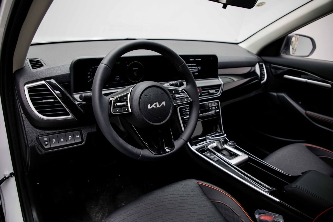 كيا سيلتوس Premium 1.5L - White & Black Inside Black | Export Only