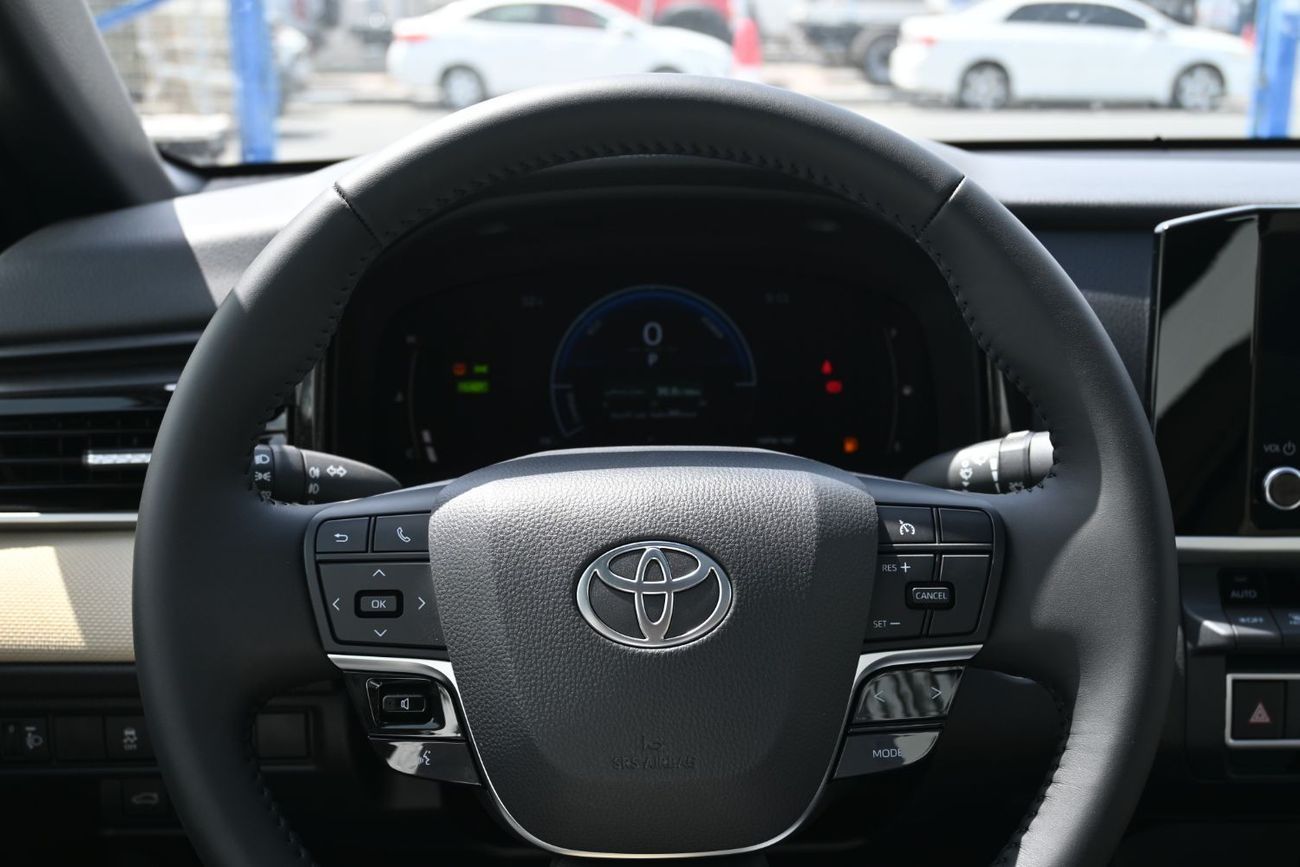 Toyota Camry LE HEV Toyota Camry LE 2.5L Hybrid, Model 2025, Color White