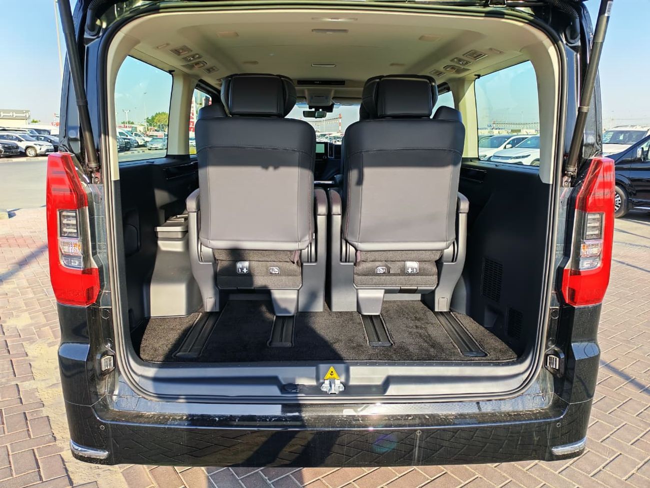 تويوتا جرافينا 2026 Toyota Granvia Premium (Full-Option with Radar) 6-Seater 3.5L V6 Petrol A/T RWD Export Only