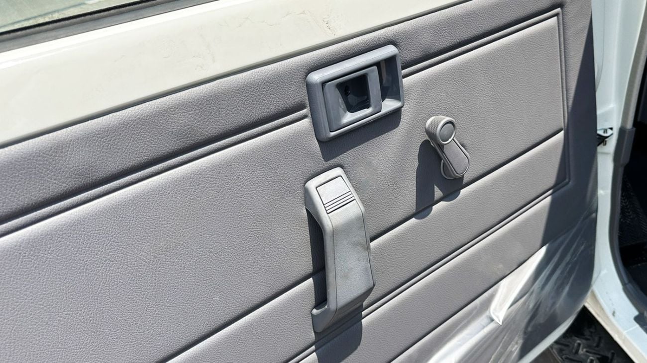 تويوتا لاند كروزر بيك آب TOYOTA LC79 SC 4.0 MT 2025 basic options