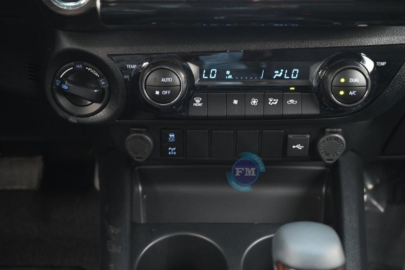 تويوتا هيلوكس Double Cab Pickup VX 4.0L Petrol 4X4 Automatic