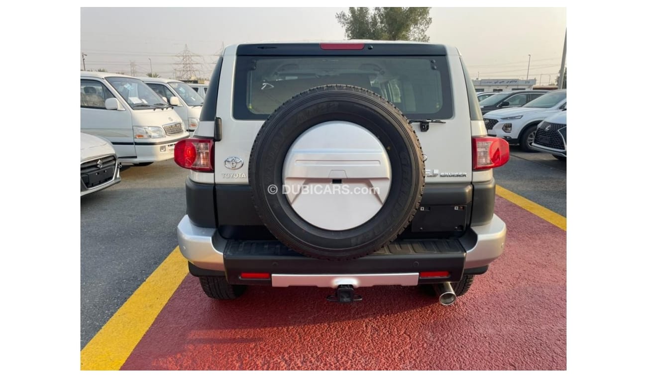 تويوتا إف جي كروزر تويوتا اف جي كروزر 4.0 لتر دفع رباعي مع نظام صوت جي بي ال موديل 2021 لون ابيض للتصدير فقط