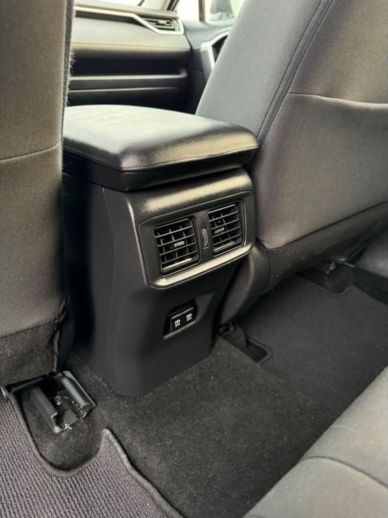 Toyota RAV4 2021 XLE SUNROOF KEYLESS FULL OPTION US SPEC