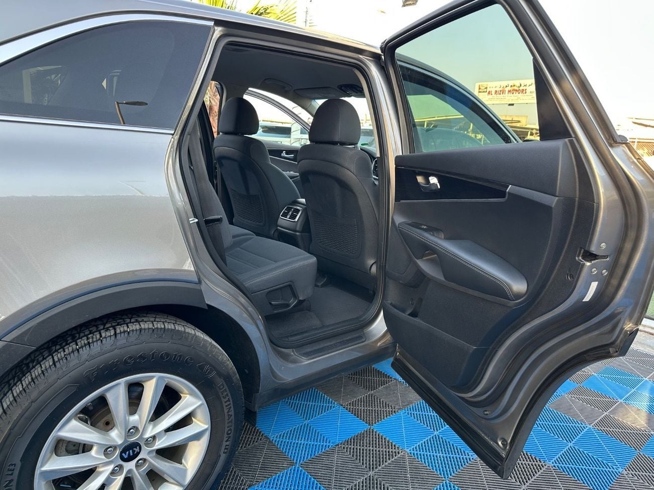 كيا سورينتو Base 3.3L AWD 7seat