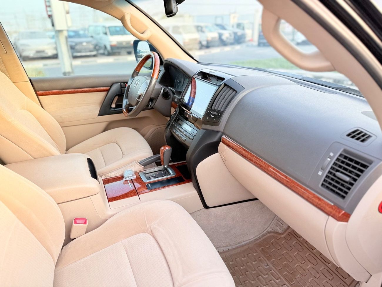 Toyota Land Cruiser Toyota landcuriser 2015 V6 GXR+ 4.0L full option original condition