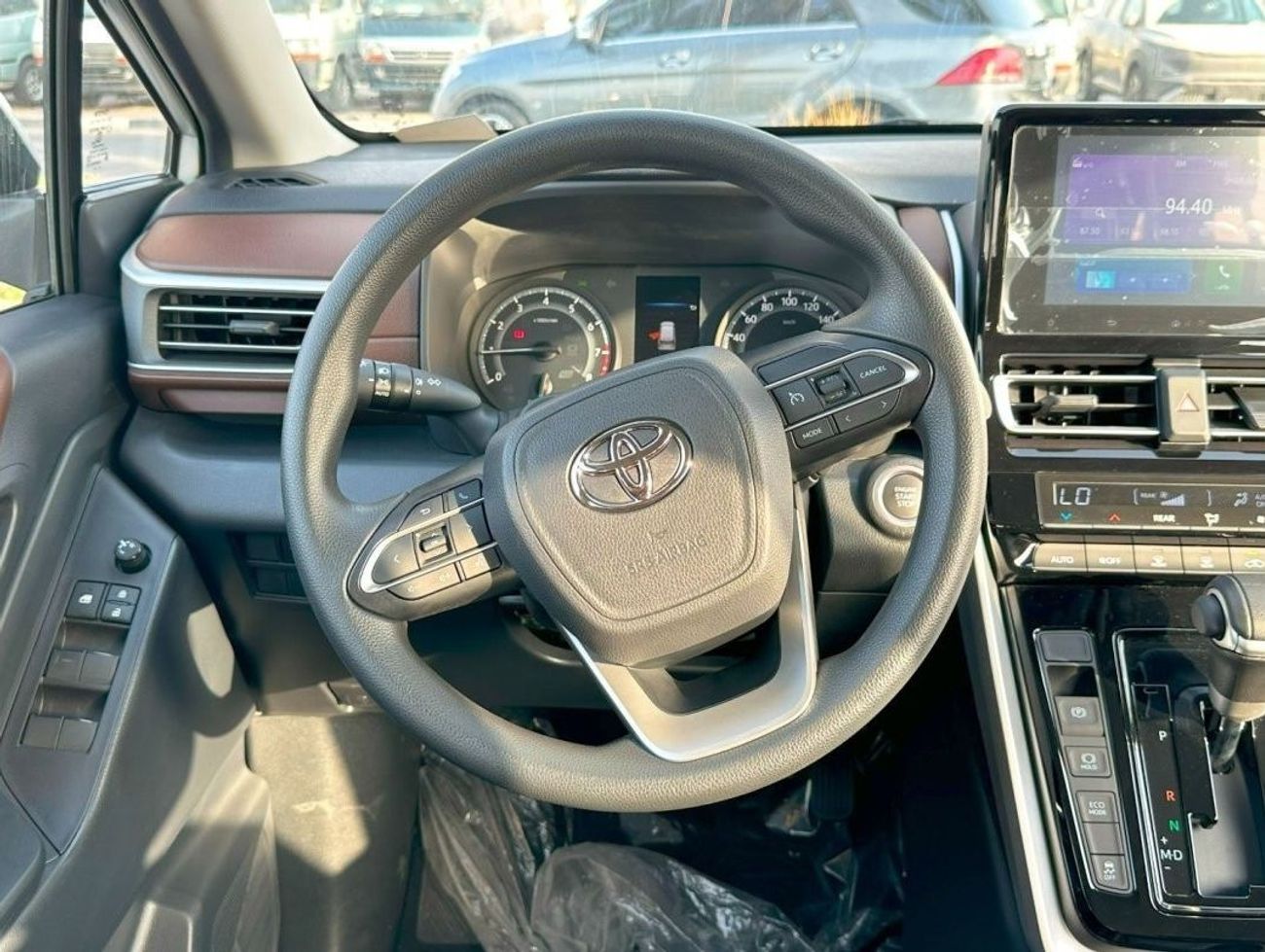 تويوتا إينوفا Toyota Innova 2.0L, FWD Petrol-2.0 L. 2024