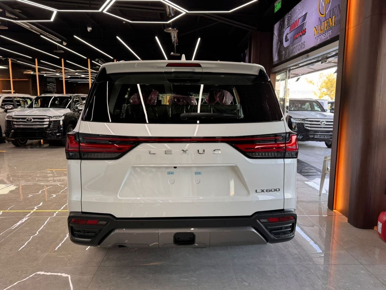 لكزس LX 600 SIGNATURE
