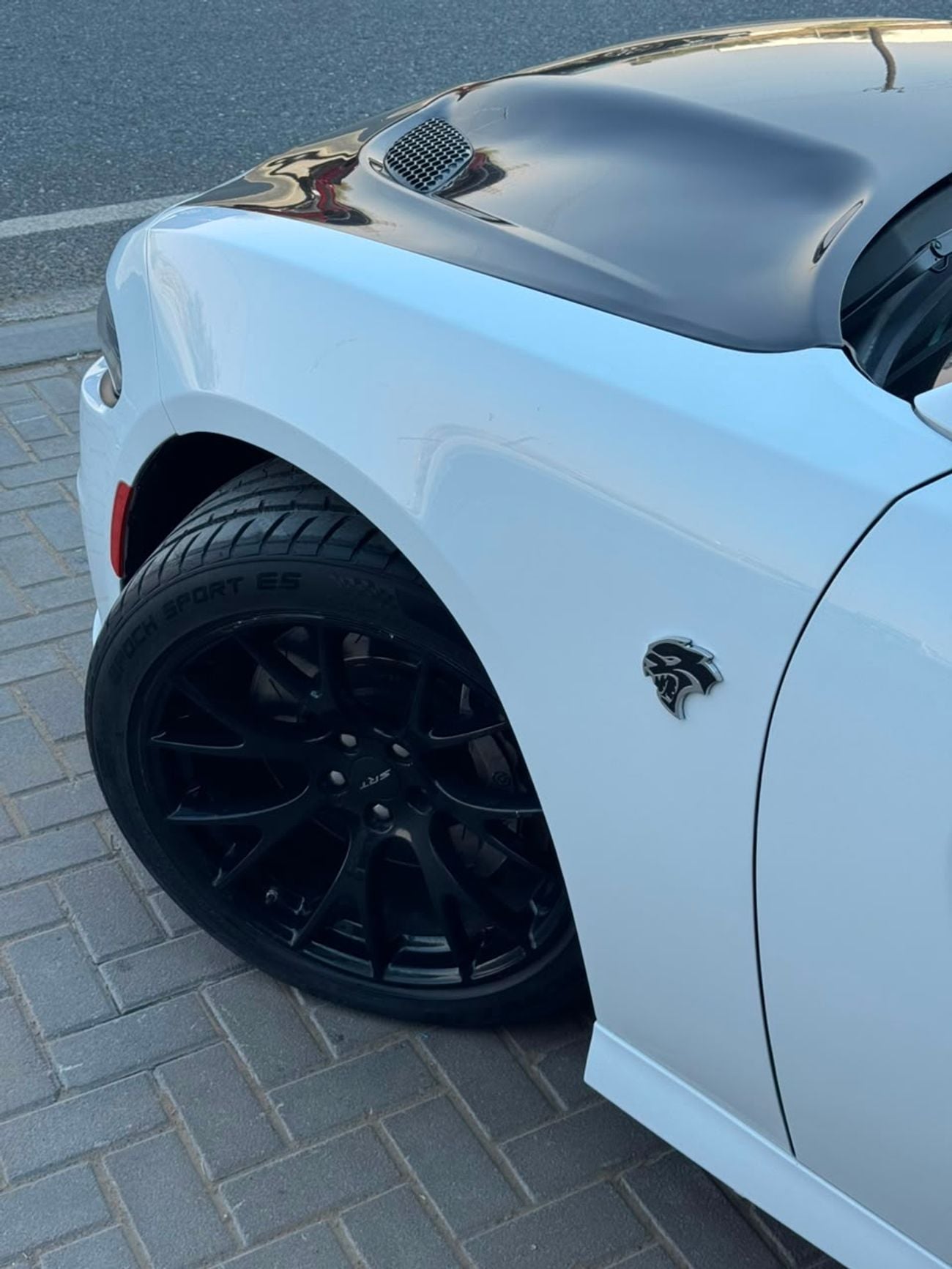 Dodge Charger HELLCAT 707HP / 6.2L V8 / LOW MILEAGE / SUNROOF / LEATHER SEATS / BLIND SPOTS / REMOTE START