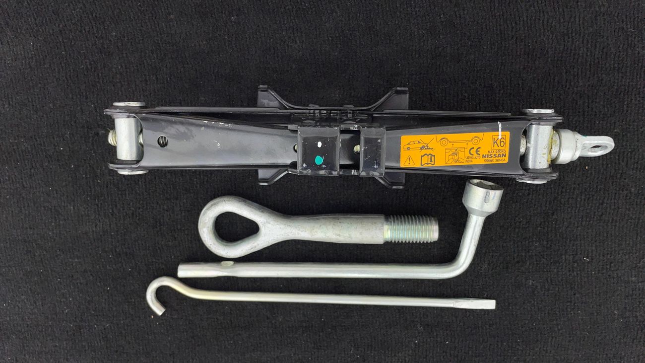 نيسان صني SV 1.5 | بدون دفعة مقدمة | اختبار القيادة في المنزل