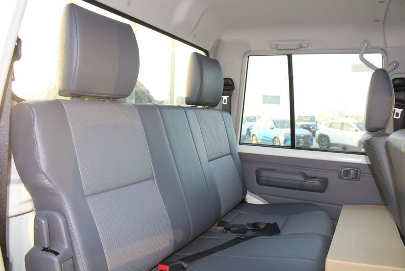 تويوتا لاند كروزر بيك آب TOYOTA LANDCRUISER 79 4.5L V8 DIESEL DOUBLE CAB STD MANUAL