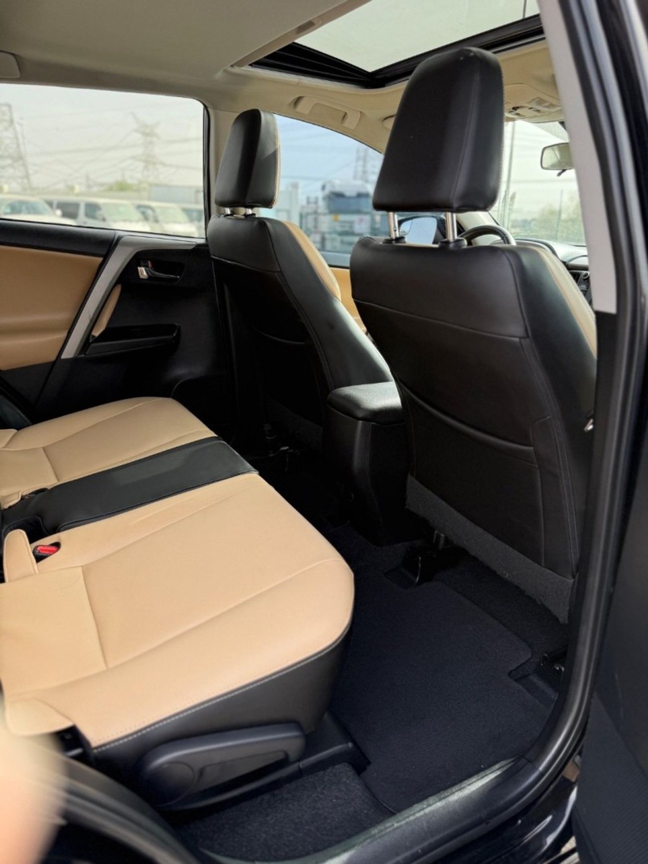 تويوتا راف ٤ XLE, leather seats, sunroof ,push start