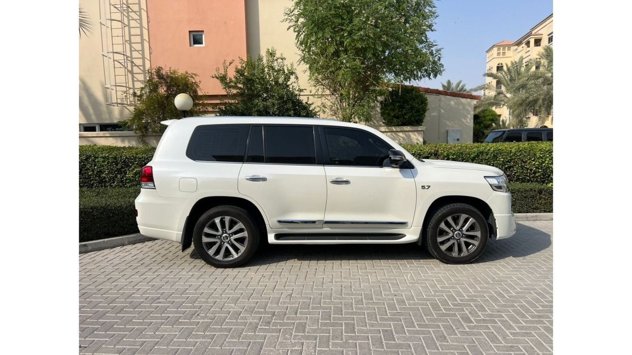 Toyota Land Cruiser VXR 5.7L