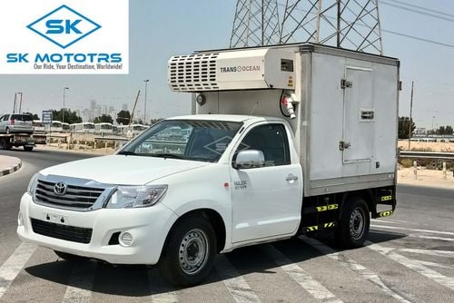 تويوتا هيلوكس 2.7L, 15" Tyre, Xenon Headlights, Fabric Seats, Chiller, Front A/C, Manual Gear Box (LOT # 8200)