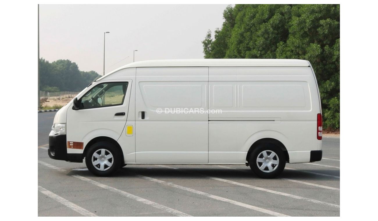 Toyota Hiace 2016 | TOYOTA HIACE MULTIPURPOSE DELIVERY VAN WITH GCC SPECS AND EXCELLENT CONDITION