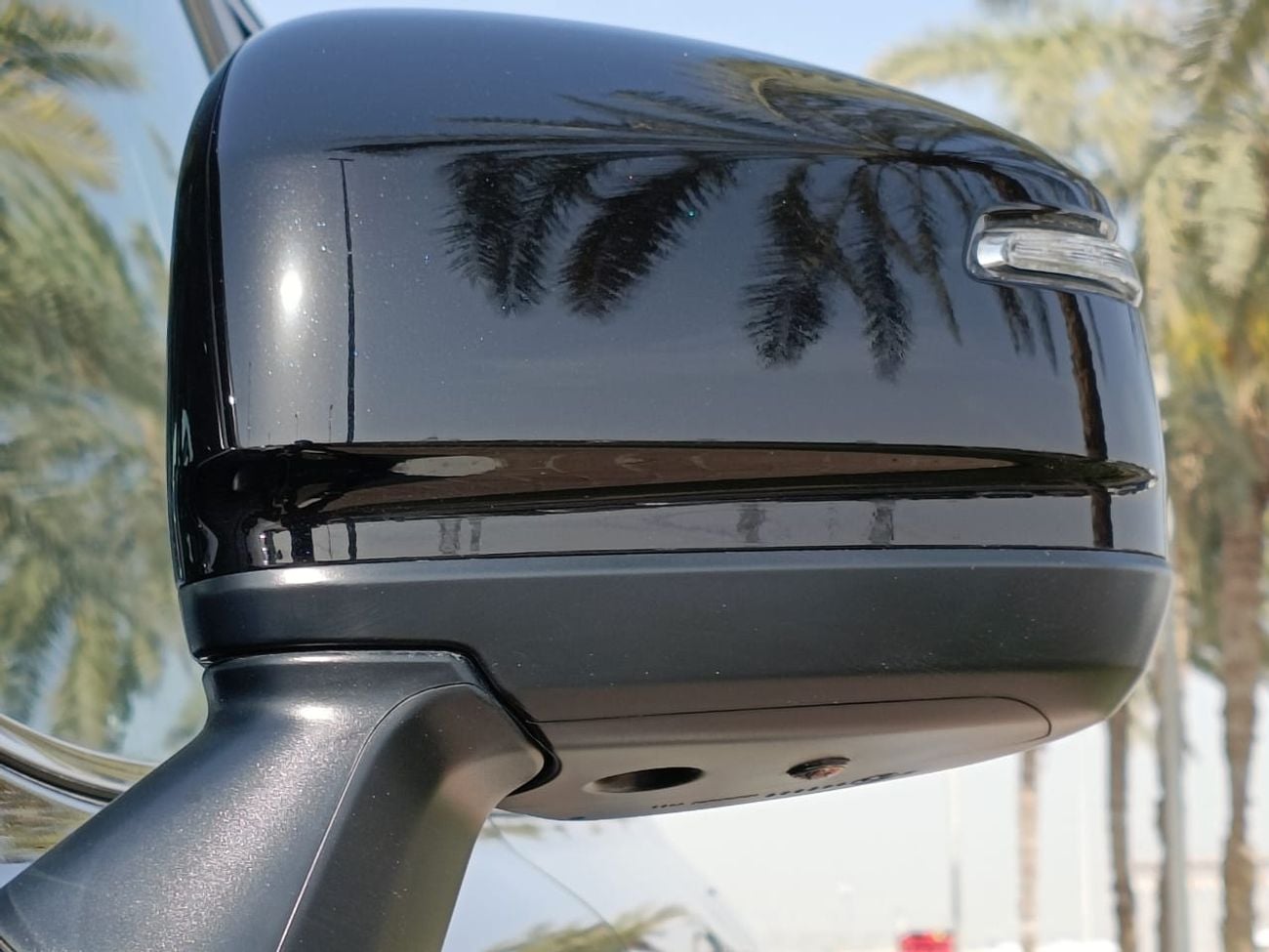 تويوتا لاند كروزر VX || 3.3L DIESEL V6 || RADAR / REAR ENTERTAINMENT DVD / LEATER ,SUNROOF (CODE # VX)