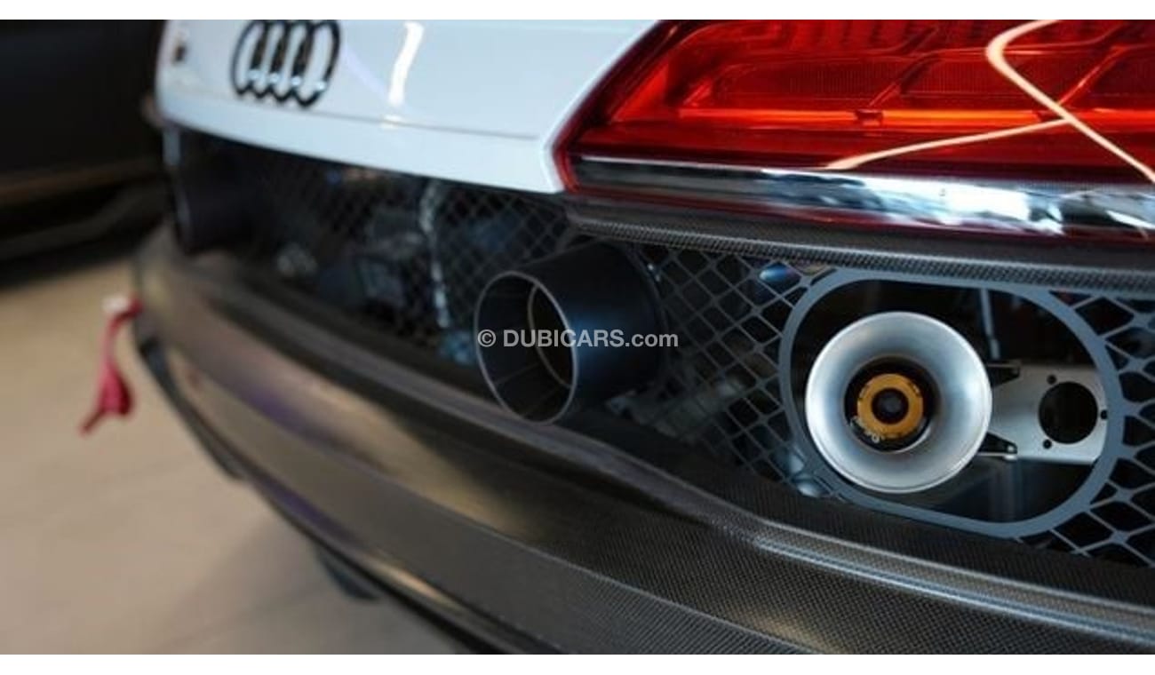 Audi R8 5.2 V10 GT2 LMS
