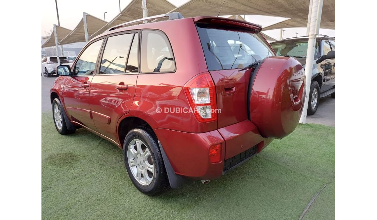 Chery Tiggo Model 2015 No. 1 red color inside beige leather hatch installed in excellent condition that does not