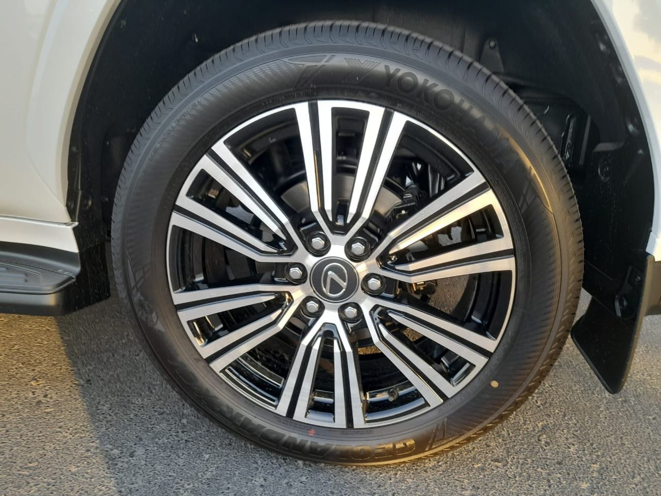 Lexus LX 600 RHD Signature 3.5L