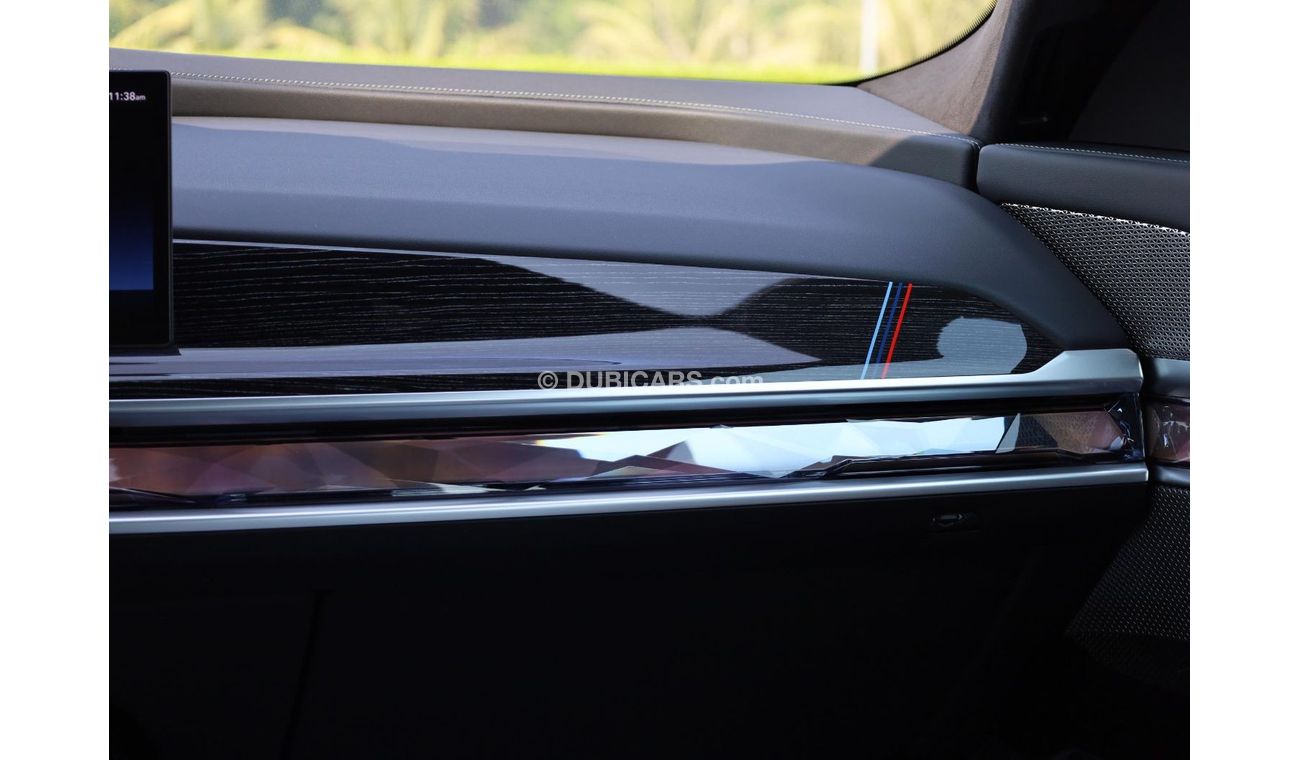 BMW 735 i SERIES-7 | M-PACKAGE | 5 Years Warranty and Service up to 100,000KM | GCC