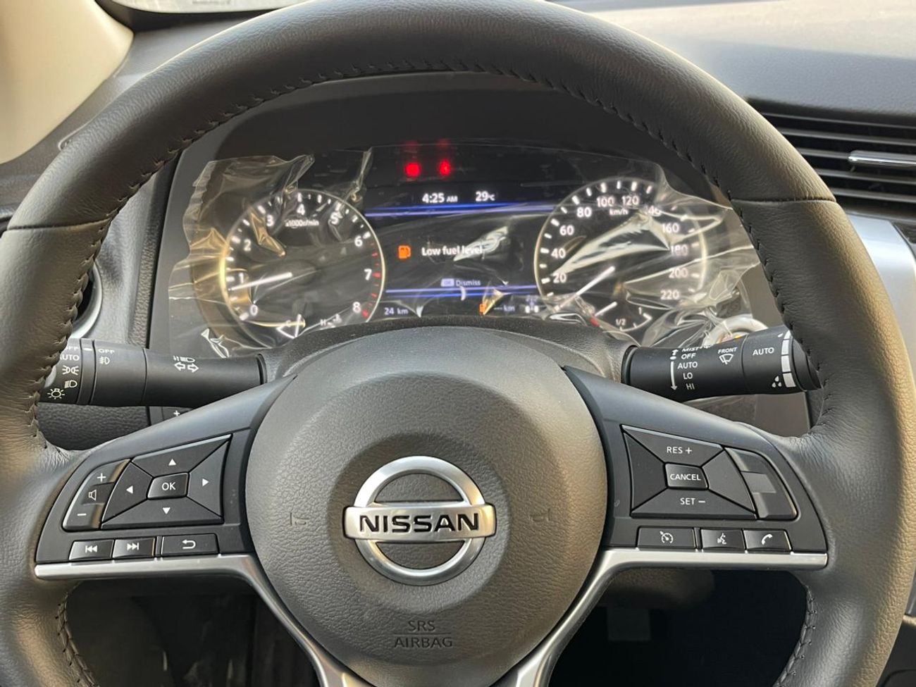 Nissan Navara G 2.5L 4WD M/T Nissan Navara Double Cab  2.5L Petrol 4WD 5 Seater MT