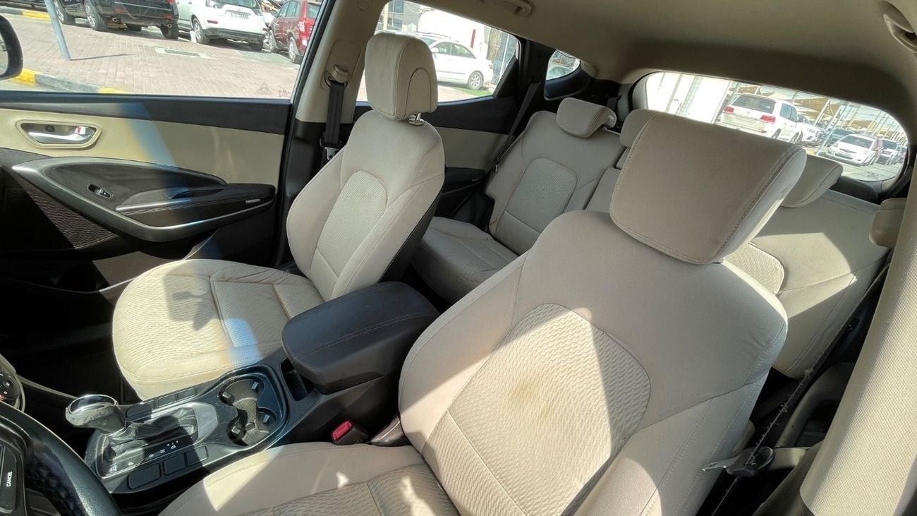 هيونداي سانتا في GL 2.4L AWD 7Seats خليجي.