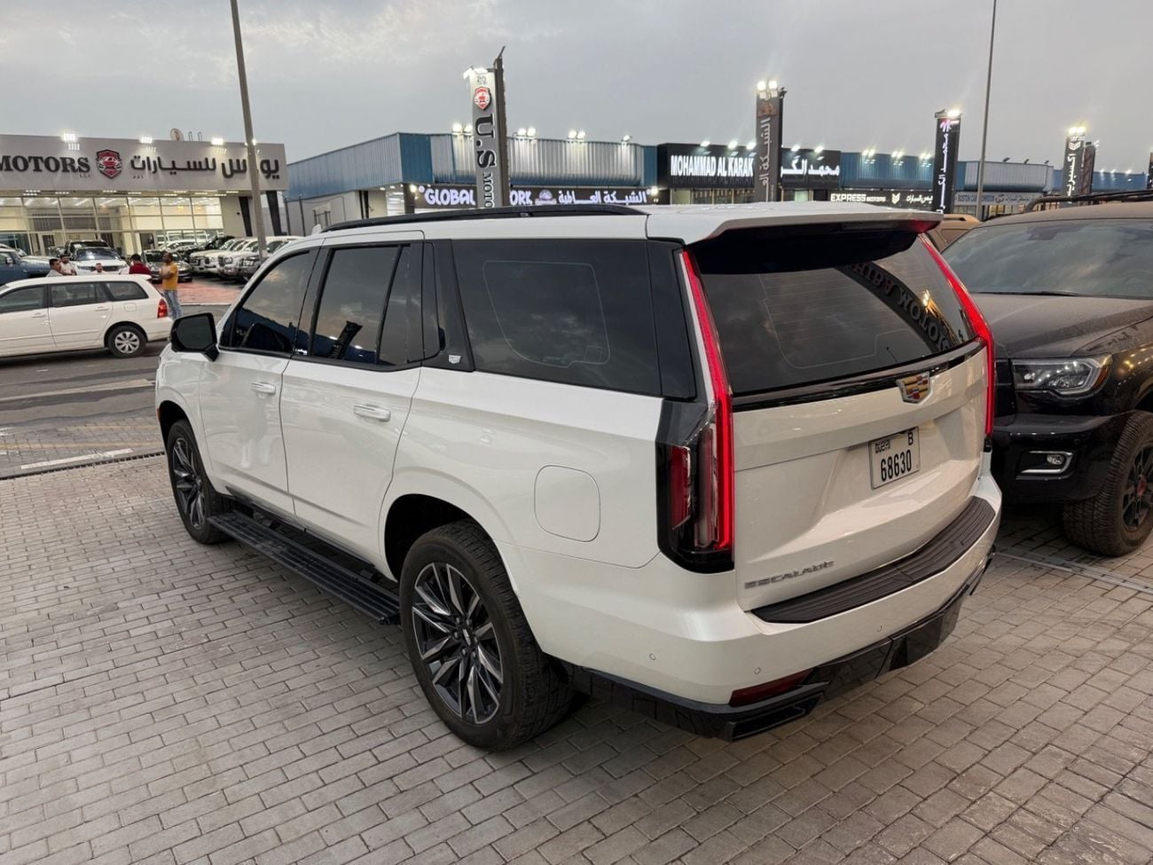 Cadillac Escalade SPORT PLATINUM Luxury 6.2L Luxury600 GCC.