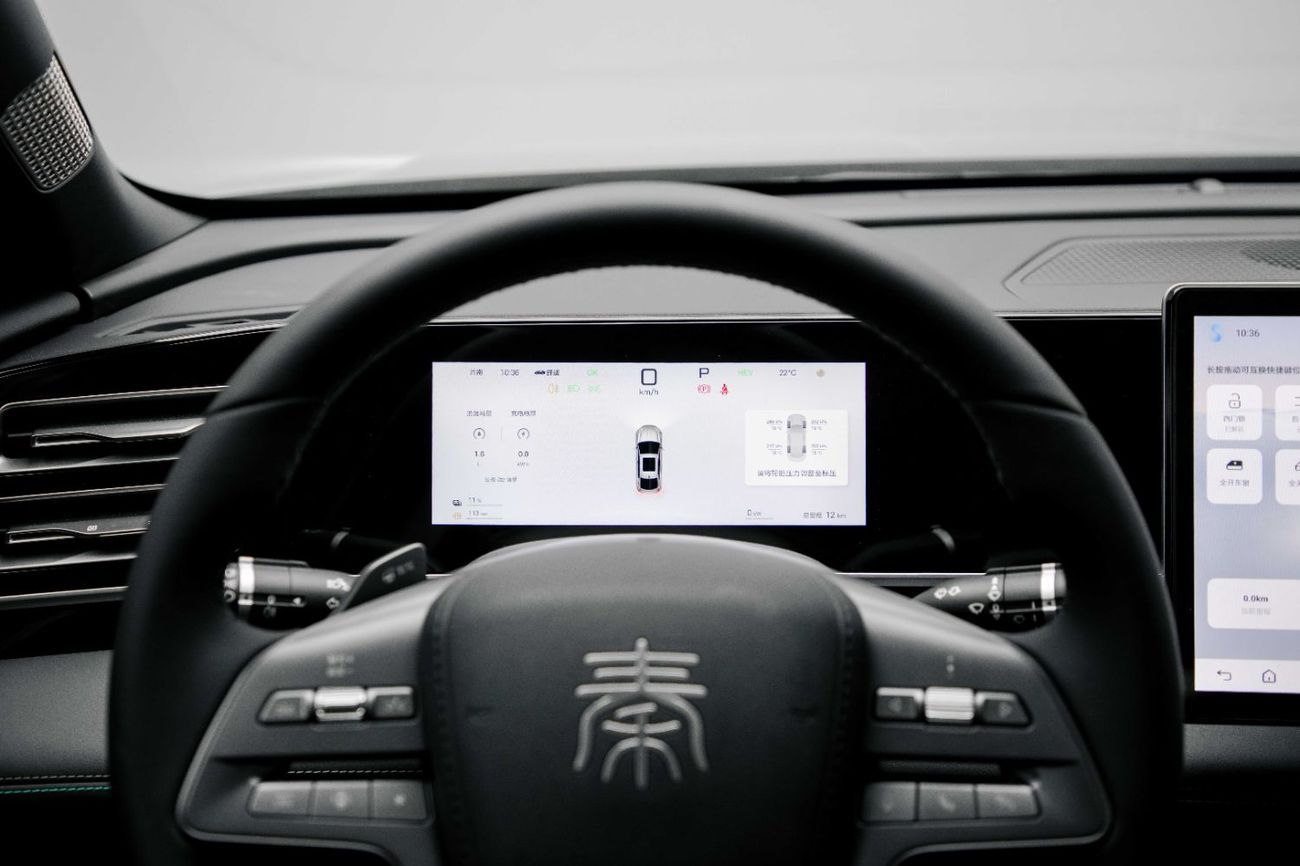 BYD Qin L DM-i ID Superior 1.5L - White Inside Grey | Export Only