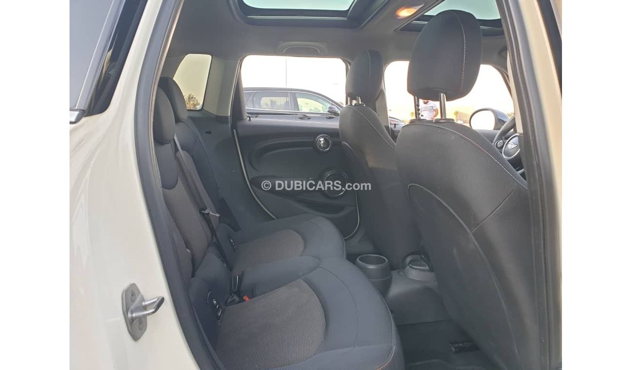 Mini Cooper John Cooper Works MINI COOPER 2017 GCC ORIGINAL PAINT - ALL SERVICE HISTORY AVAILABLE - PERFECT COND