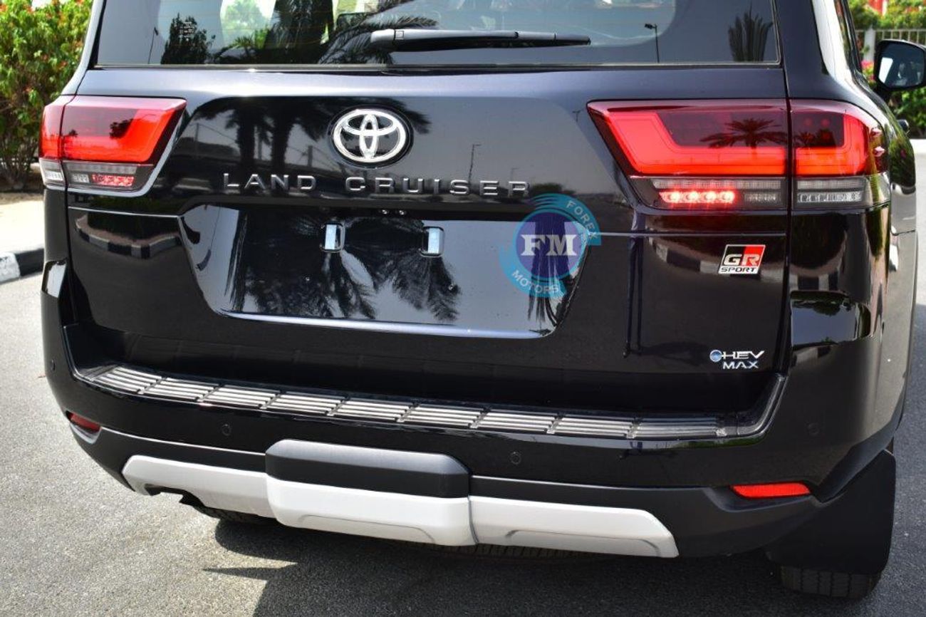 تويوتا لاند كروزر 300 GR-S 3.5 L Hybrid V6 7 Seat Automatic