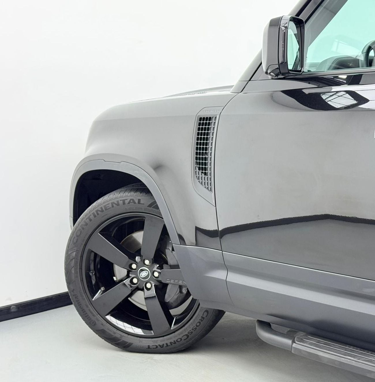 Land Rover Defender 2024 Land Rover Defender 110 HSE P400, 2029 LR Warranty + Service Pack, Low Km, Fully Loaded, GCC