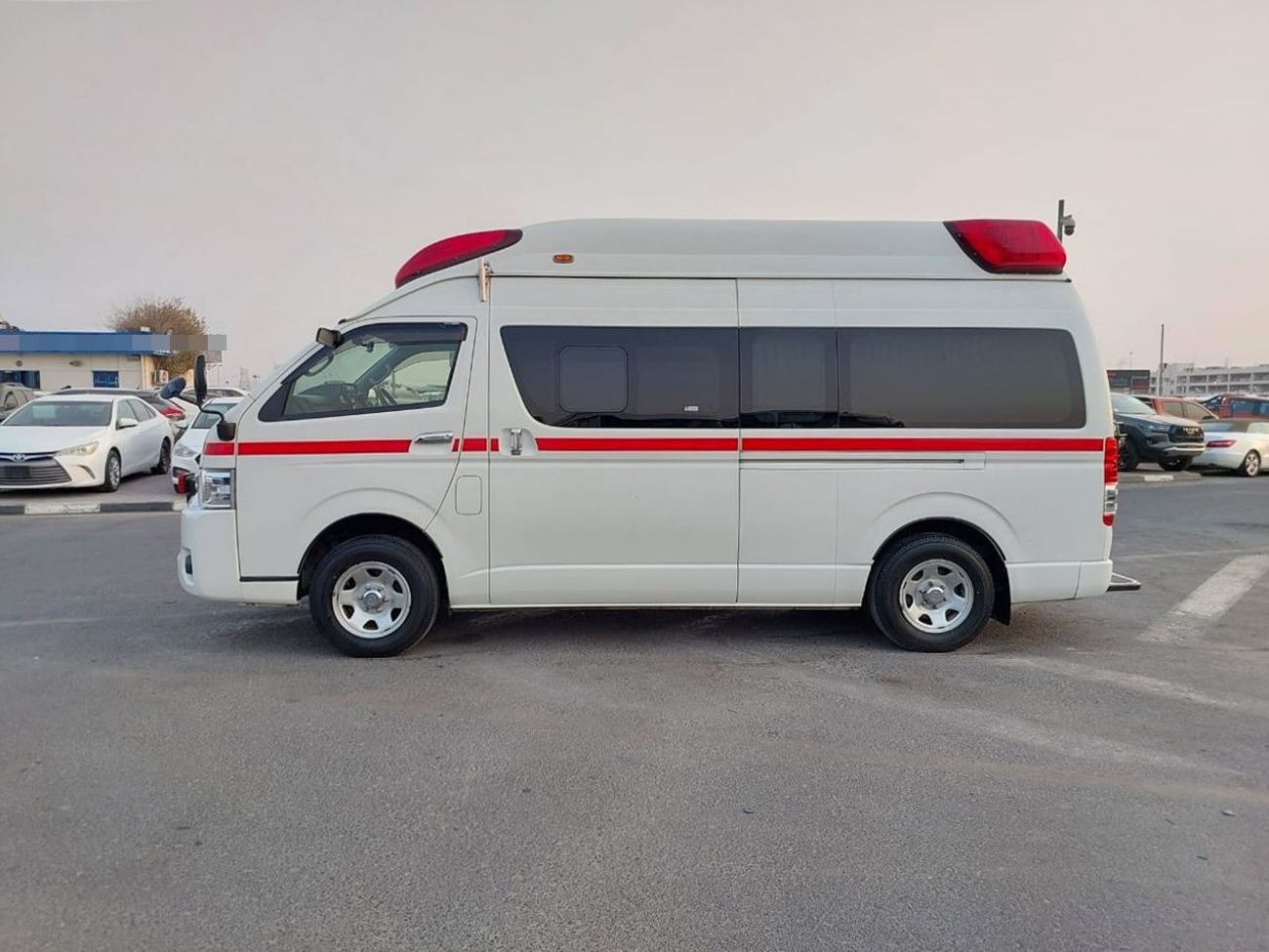 Toyota Hiace TOYOTA HIACE VAN AMBULANCE RHD 2016 MODEL 2.7 L PETROL AUTOMATIC(PM15710)