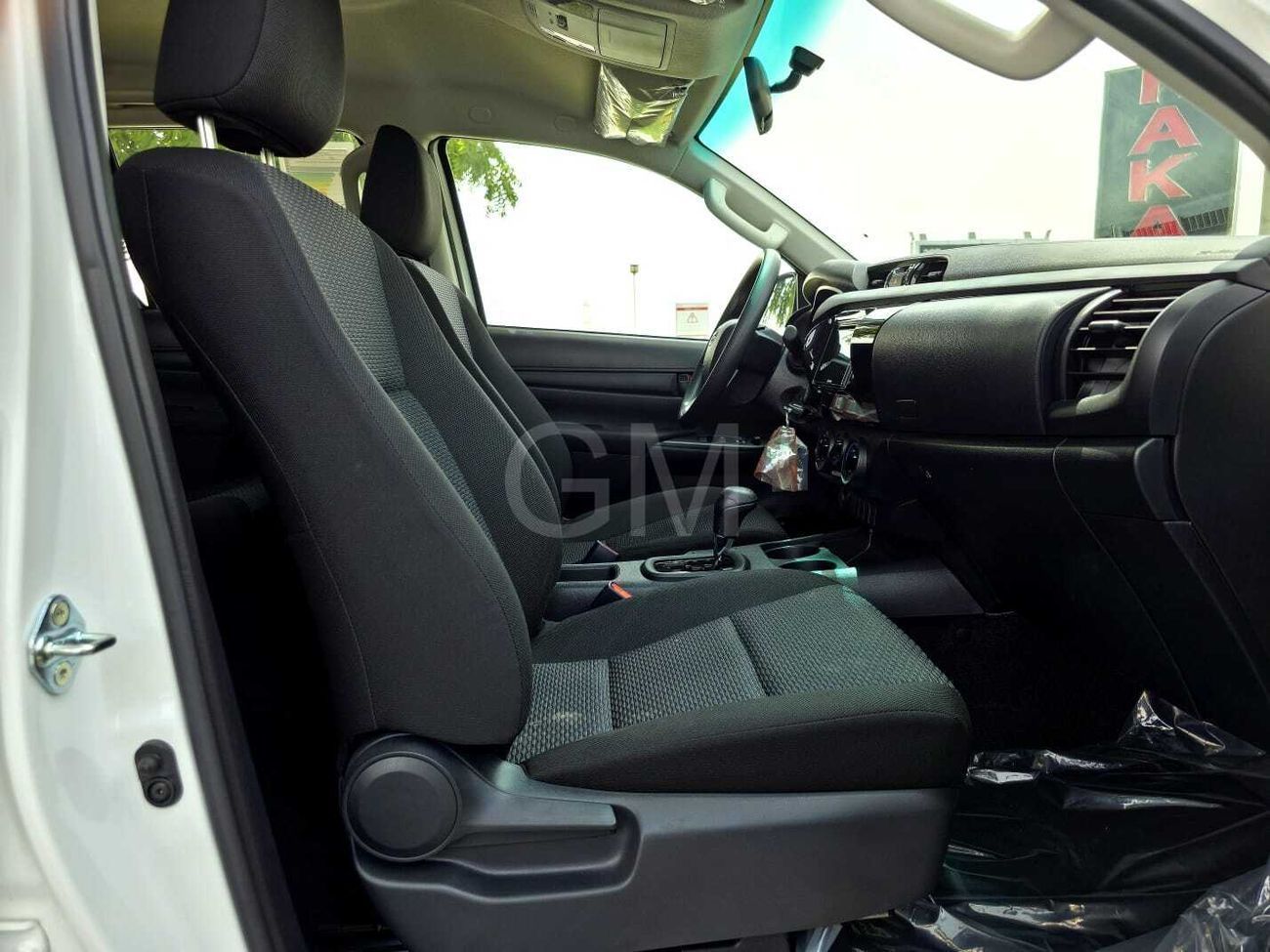 تويوتا هيلوكس TOYOTA HILUX DIESEL 2.4 NARROW - A/T - BASIC - POWER WINDOWS - 2024 MODEL - WHITE INSIDE BLACK - OMA