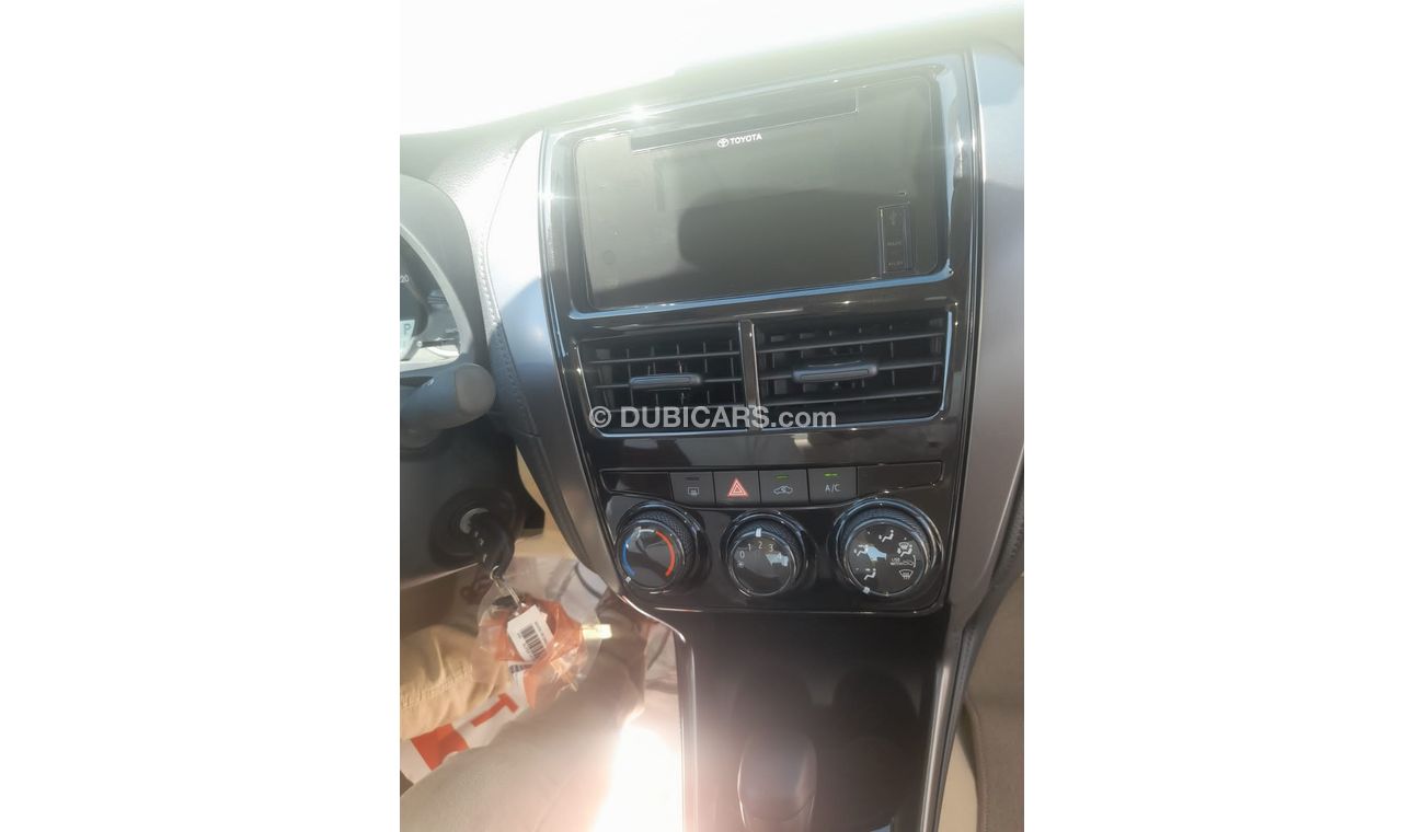 Toyota Yaris 1.3 L basic option