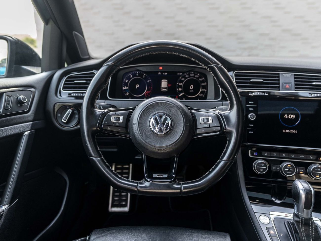 Volkswagen Golf R SPORT