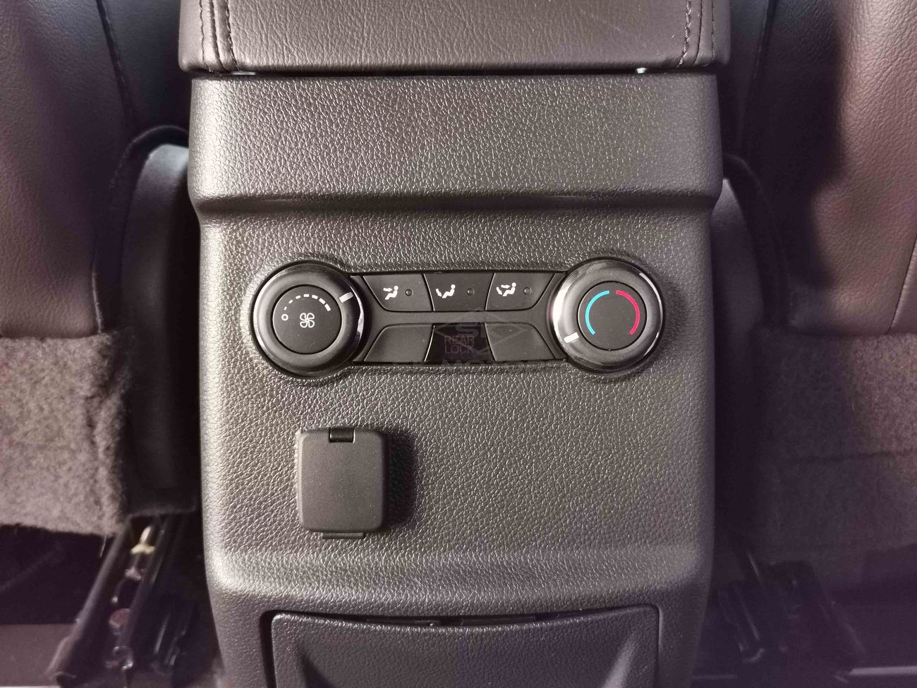 Ford Explorer 3.5L, 18" Rims, Front & Rear A/C, Multi Drive Mode Option, Leather Seats, Rear Camera (LOT # 575)