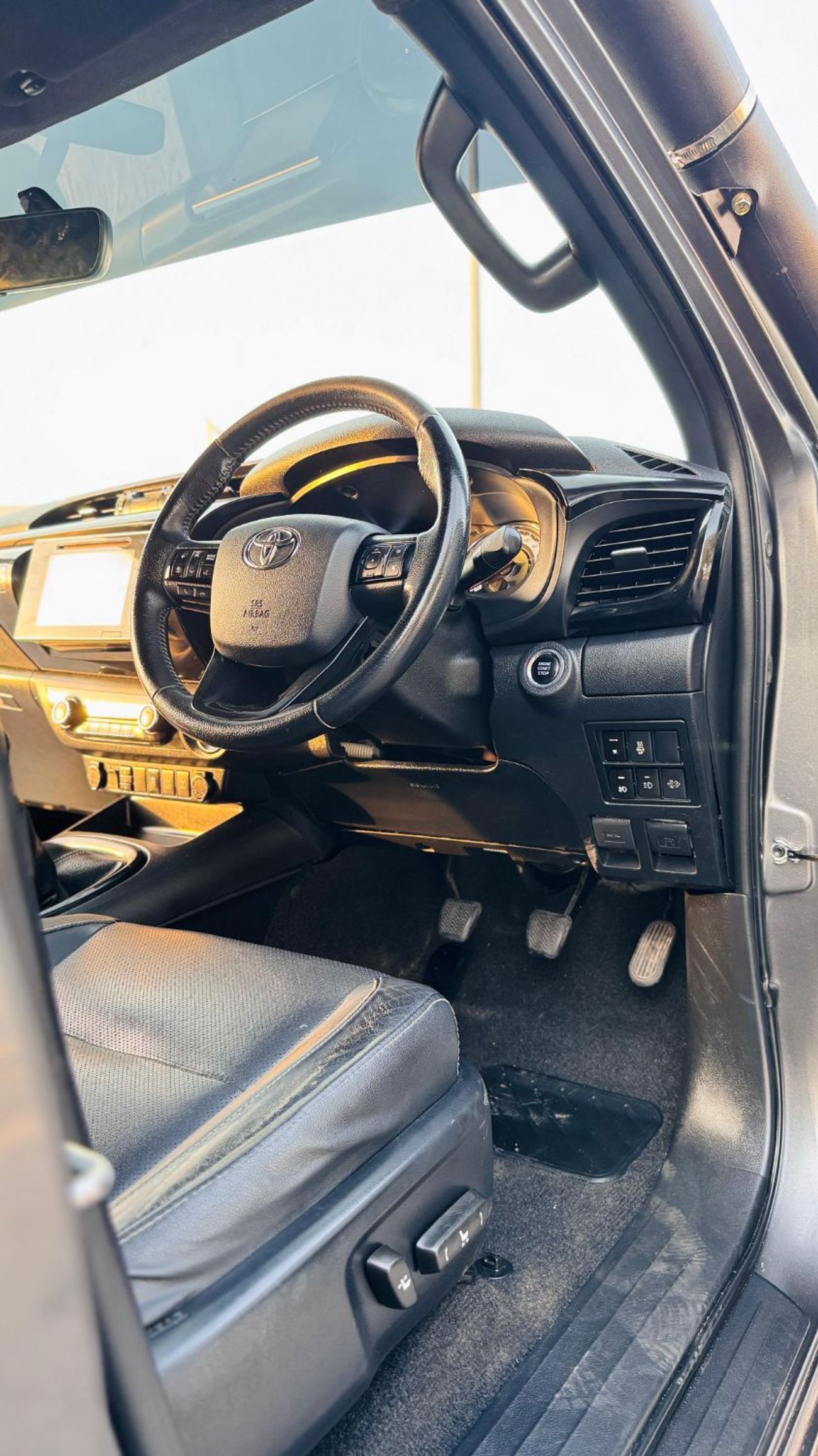 تويوتا هيلوكس OFF-ROAD MODIFIED | SPORTS BAR - ROOF RACK - BULL BAR | MT | 2.8L DIESEL ENGINE | RHD